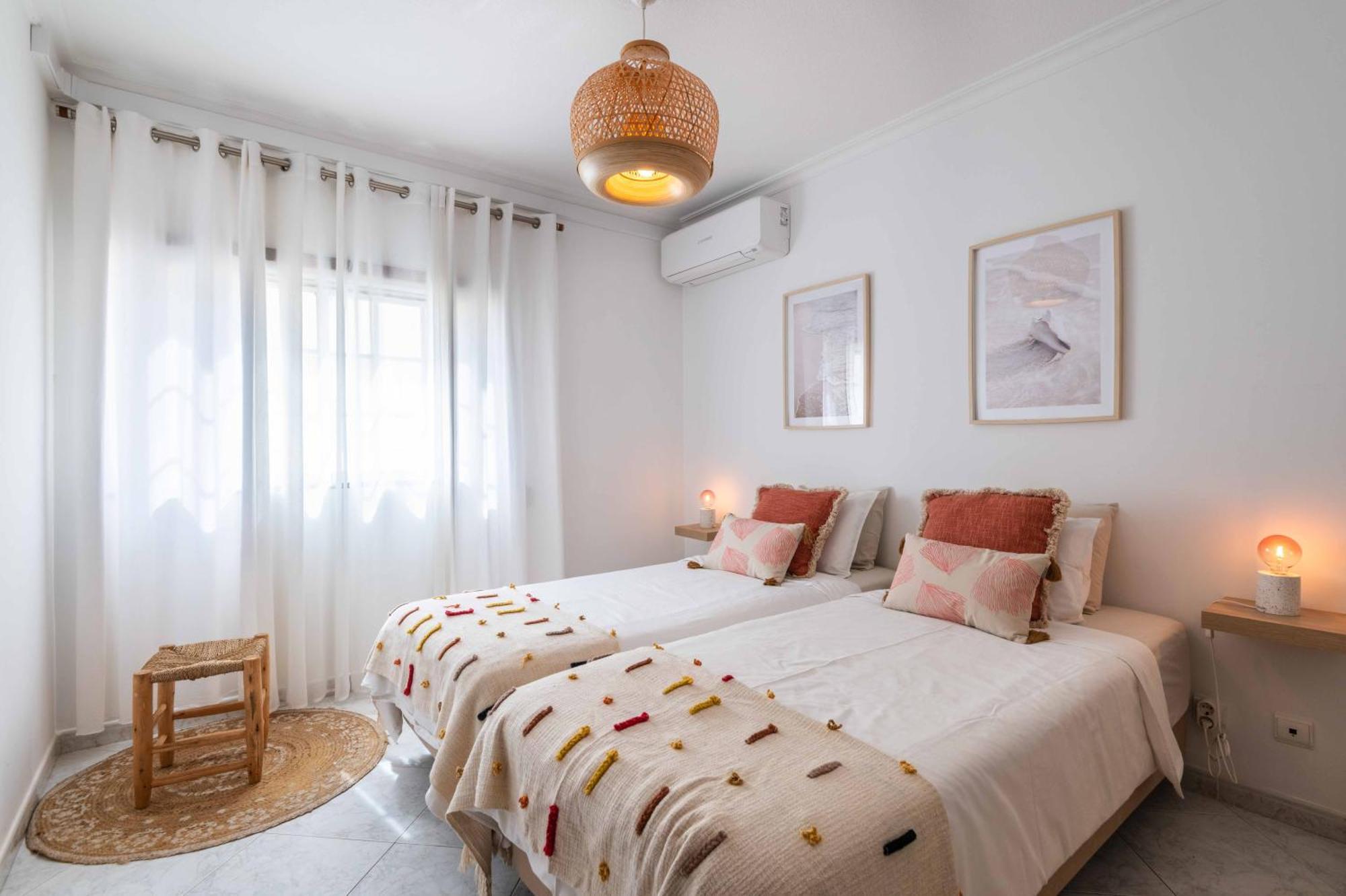 Flat With Ac, Wifi, Netflix, Balcony - 3 Min From The Beach Apartment Armação de Pêra Екстериор снимка